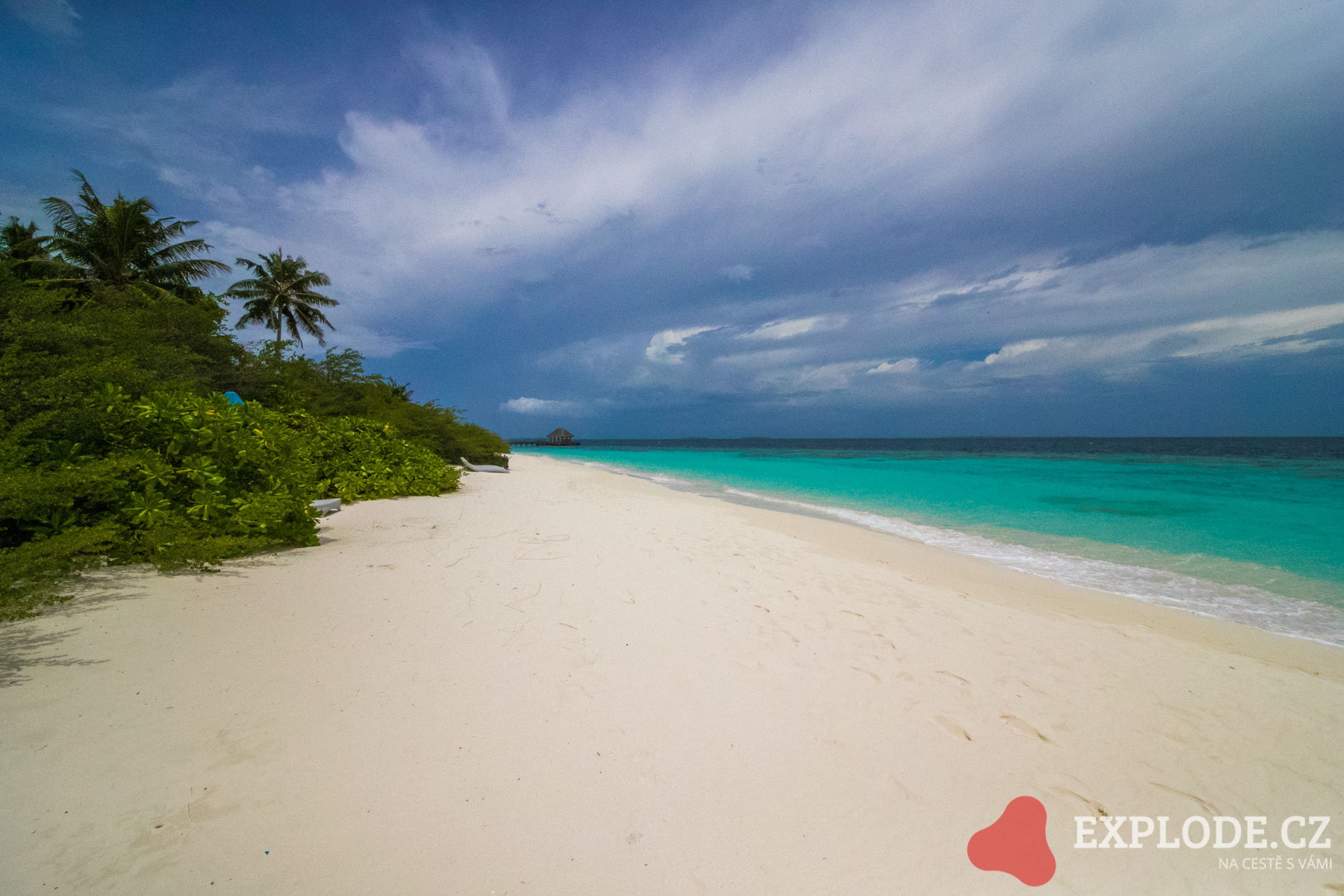Pláž na ostrově Mudhdhoo - Dusit Thani Maldives